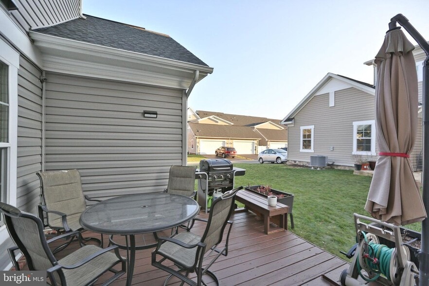 Building Photo - 21112 Sugarview Dr