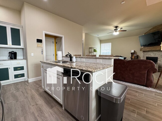 Building Photo - Beautiful 3 Bedroom Home with Study in Westmoore Area of OKC *HALF OFF 1st Month's Rent*