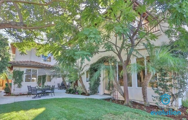 Building Photo - 2914 Carrillo Way
