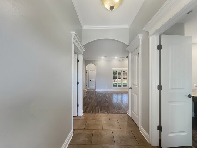 Building Photo - 903 SW 78th St