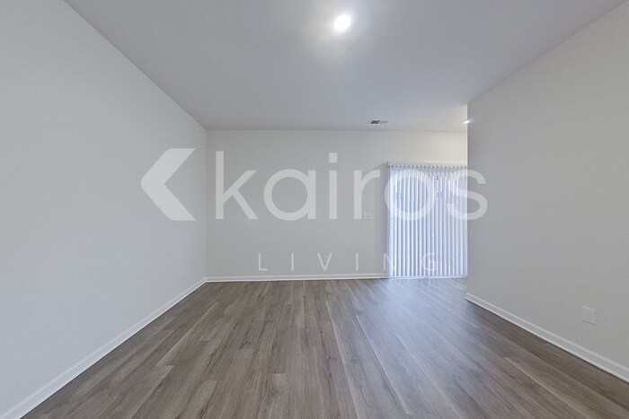 Building Photo - 2201 Banyon Cir