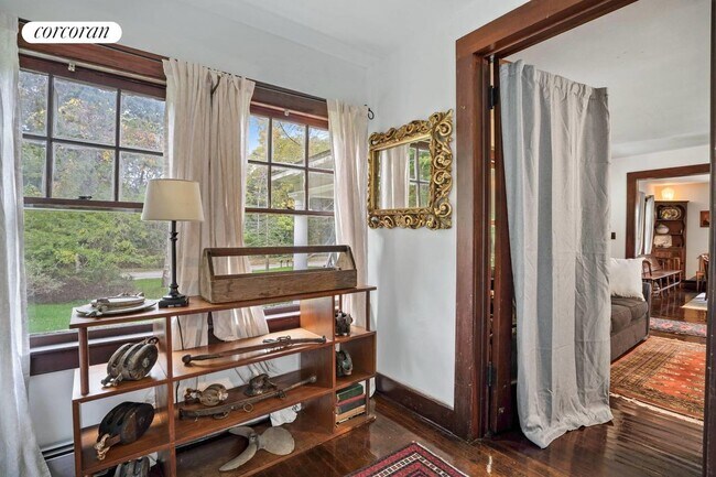 Building Photo - 2976 Noyack Rd