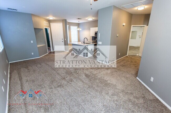 Building Photo - 1131 E Ferrara St