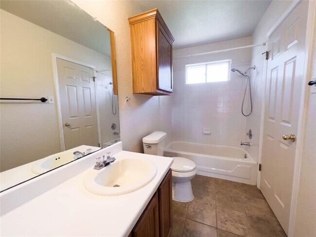Building Photo - 505 Shant St