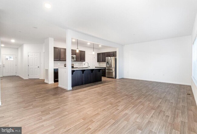 Building Photo - 7870 Briarwood Dr