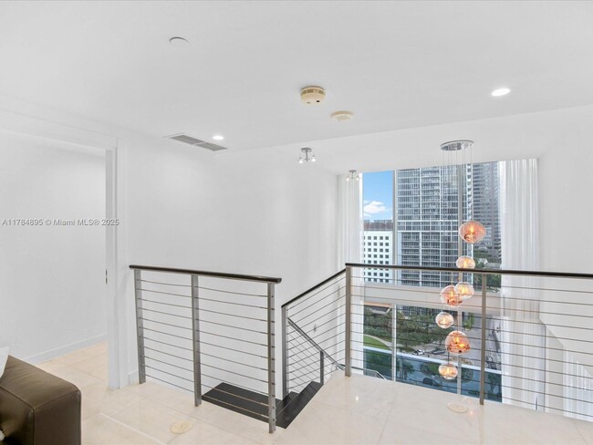 Building Photo - 200 Biscayne Blvd Way