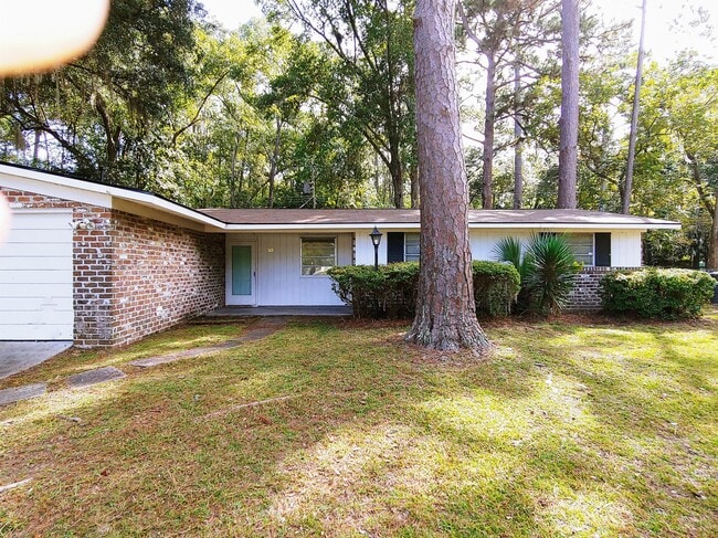 Building Photo - 323 Willow Rd