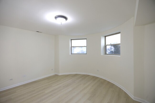 Building Photo - 1223 E 52nd St