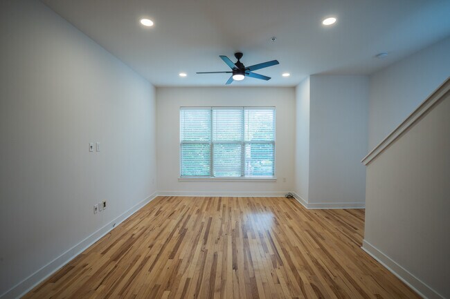 Building Photo - 1032 Skyline View Way