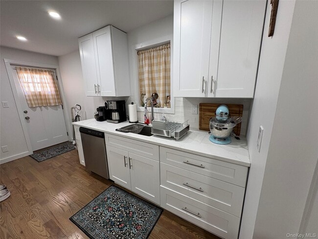 Building Photo - 46 Maxwell Ave