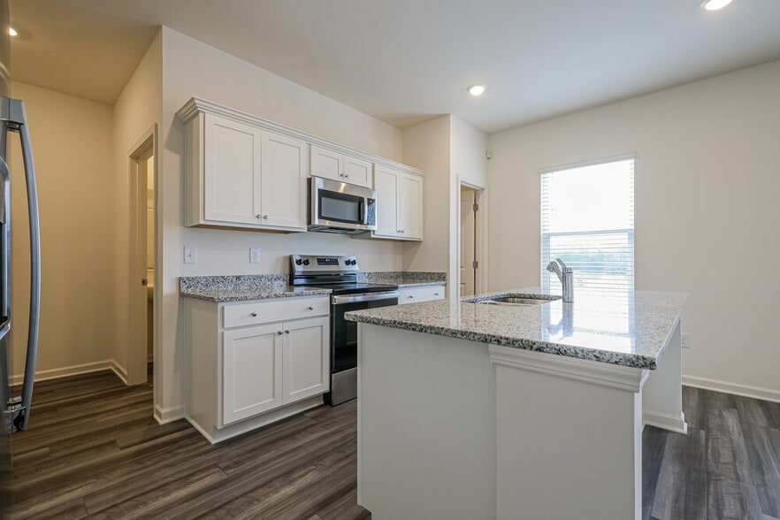 Building Photo - 208 Long Dr