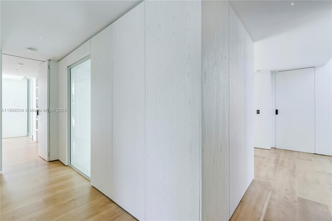 Building Photo - 440 S Mashta Dr