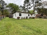 Building Photo - 4-bed, 3-bath, HUGE yard!
