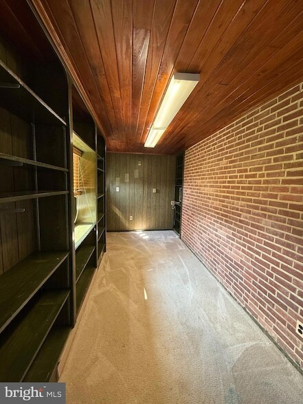 Building Photo - 112 St Marys Ave