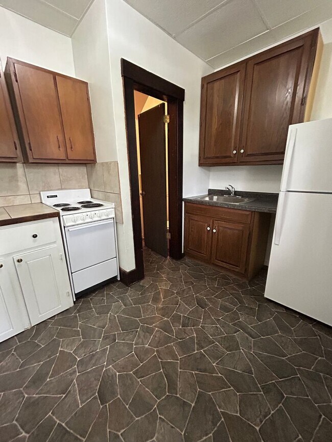 Building Photo - One Bedroom Apartment on La Crosse Northside