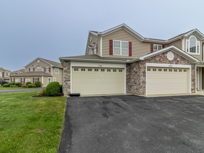 Building Photo - YEAR-ROUND - UNFURNISHED - CONDO  - WOODS ...