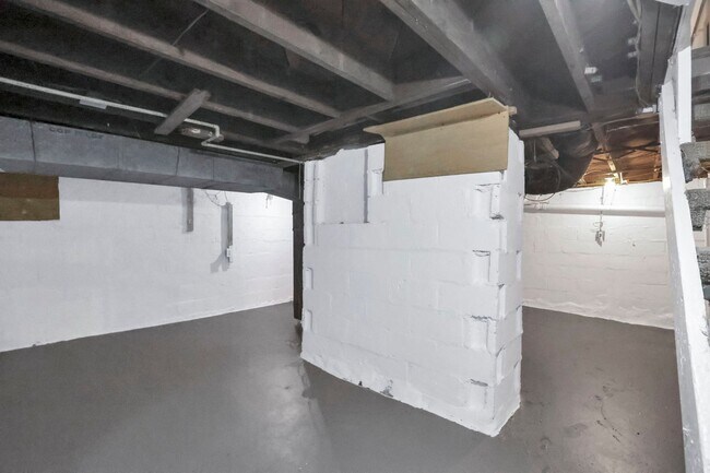 Building Photo - 243 N Wayne Ave