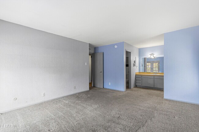 Building Photo - 4433 N Stanton St
