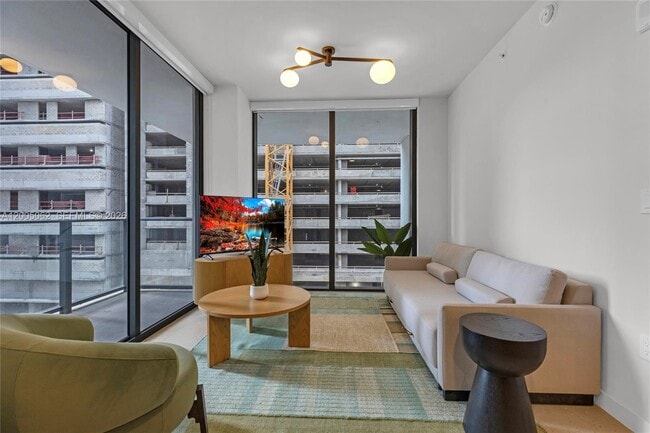 Building Photo - 11 NE 6th St