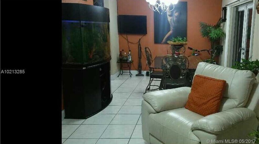 Building Photo - 177 NE 12th Ave