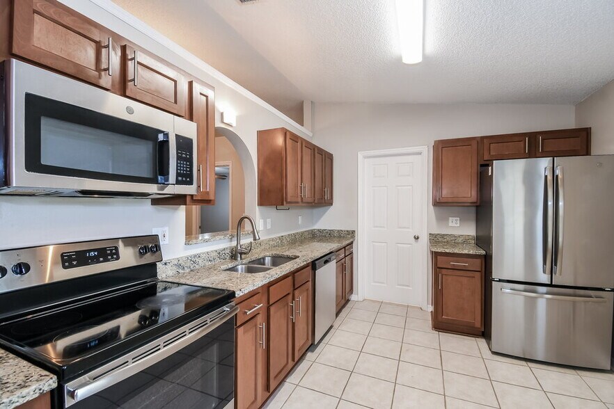 Building Photo - 2668 Lantana Lakes Dr W