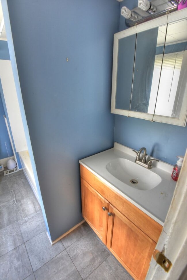 Building Photo - 2 Bed 1.5 Bath Single Family Home for Rent