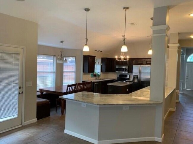 Building Photo - 10808 Pineview Ln