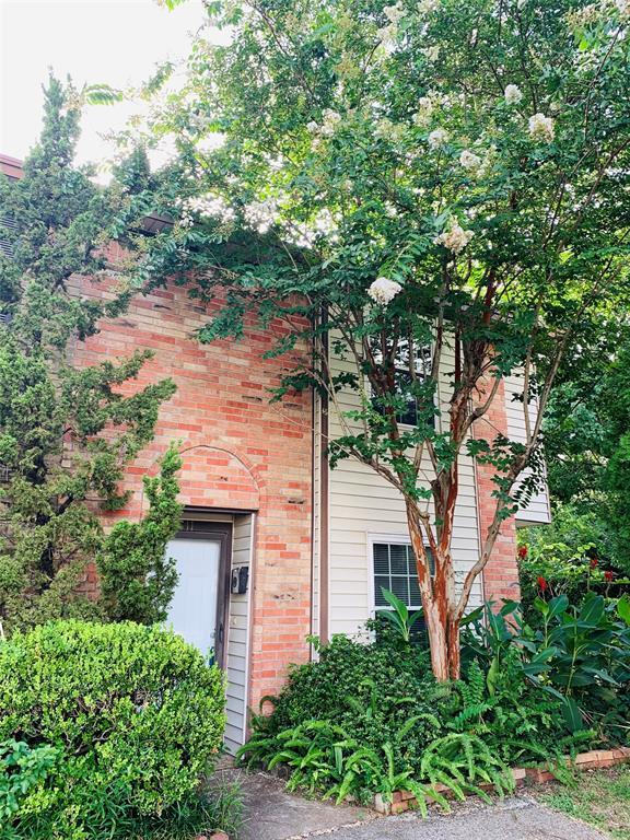 Building Photo - 1611 Mapleton Dr