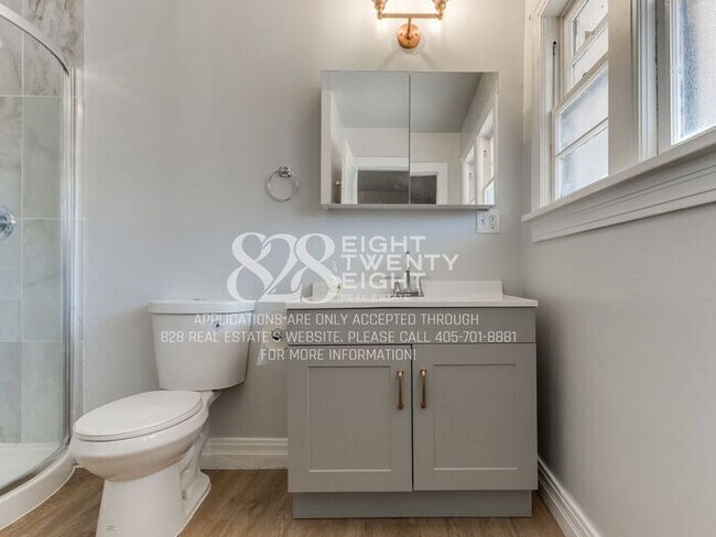Building Photo - **AVAILABLE NOW!** 3 BED/2 BATH DUPLEX - CLOSE TO CAMPUS!