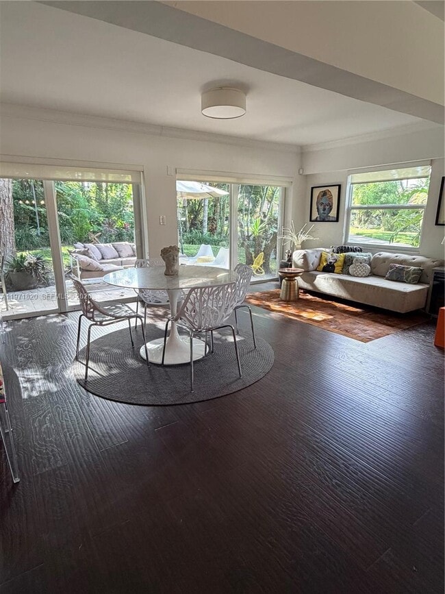 Building Photo - 2857 N Palm Aire Dr