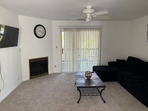 Building Photo - 2 BEDROOM 2 BATH ON 2ND FLOOR AT MYRTLE GREENS