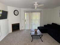 Building Photo - 2 BEDROOM 2 BATH ON 2ND FLOOR AT MYRTLE GR...