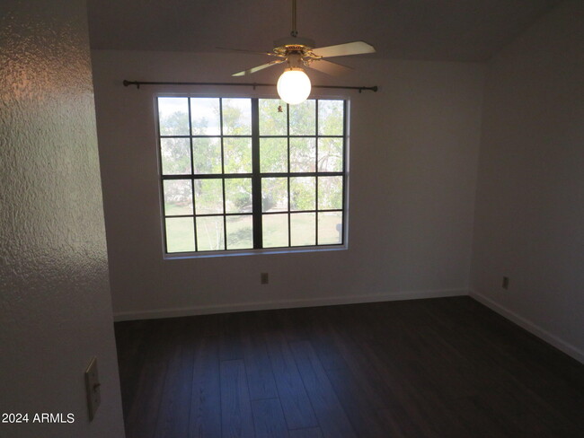 Building Photo - 921 W University Dr