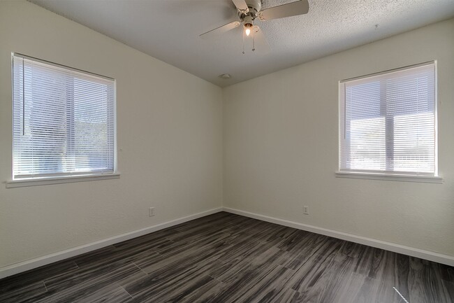 Building Photo - Northeast home with refrigerated air