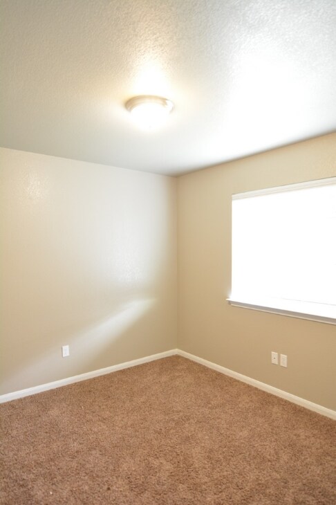 Building Photo - 7919 Woodbury Dr