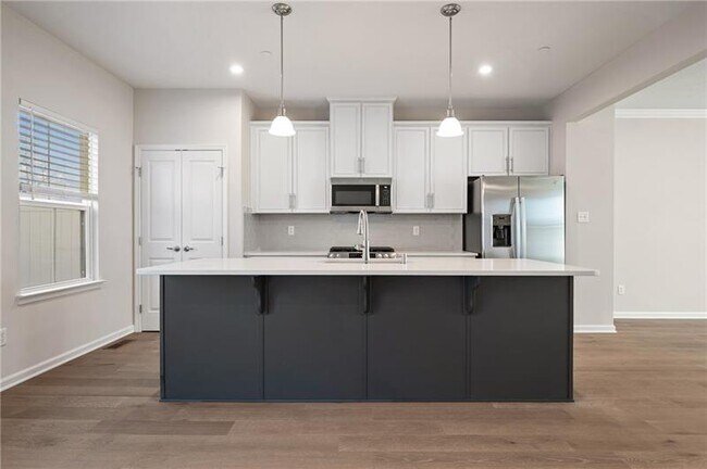 Building Photo - 204 Scenic Dr