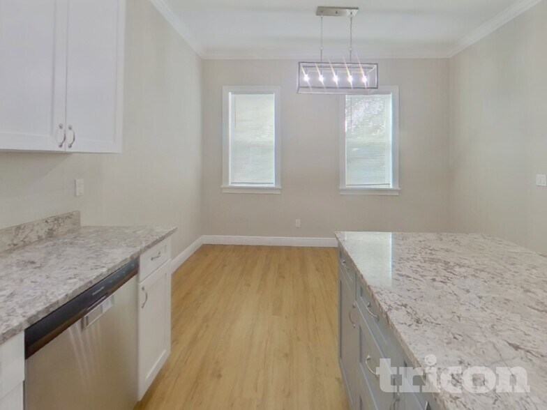 Building Photo - 7703 N Huntley Ave