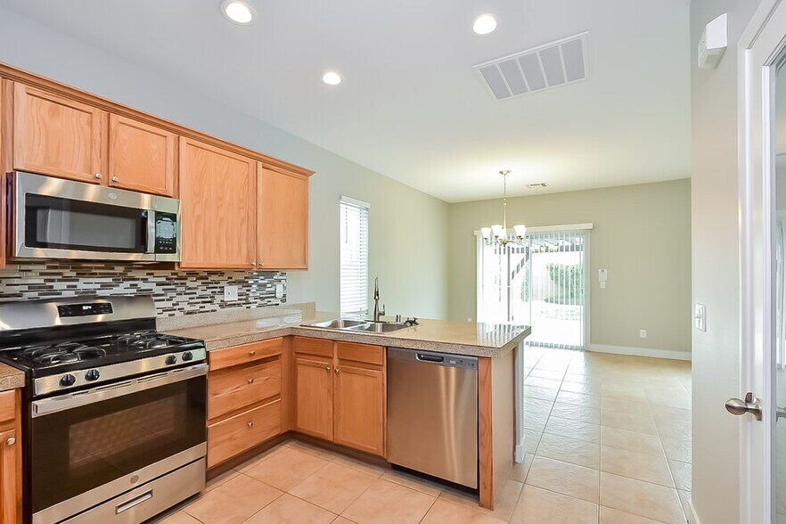 Building Photo - 9716 N Fast Elk St