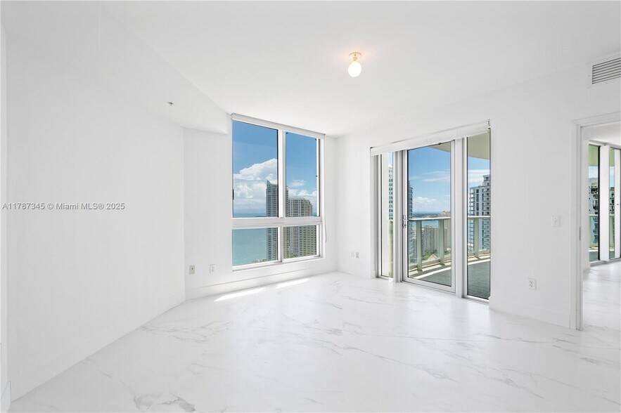 Building Photo - 300 S Biscayne Blvd