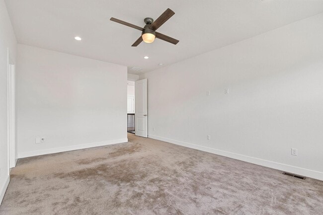 Building Photo - Beautiful 3 Bedroom 2 1/2 Bath Single Family Home