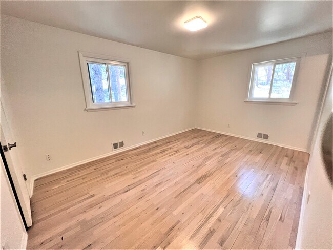 Building Photo - 5355 S Hatch Dr