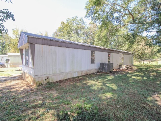 Building Photo - Beautifully Updated 3BR/2BA Trailer in Mus...