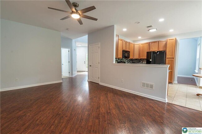 Building Photo - 835 Spring White Dr