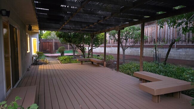 Building Photo - 4844 Westmont Ave