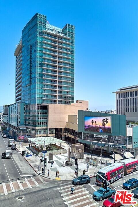 Building Photo - 3785 Wilshire Blvd