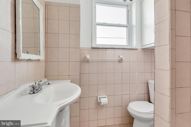 Building Photo - 2301 S 16th St