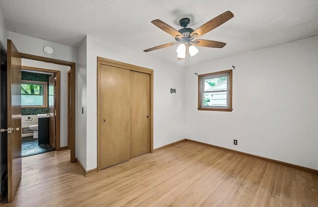 Building Photo - 6121 Trinity Dr NE