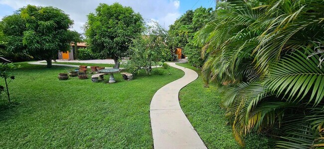 Building Photo - 1257 SE Airoso Blvd