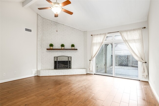 Building Photo - 910 Fleetwood Pl Dr