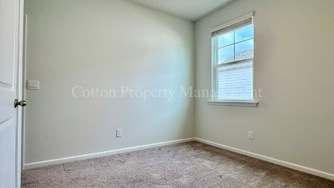 Building Photo - 2516 Centerway Ln